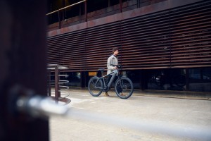 Charger5 pinion_slategrey_Commute_04.jpg
