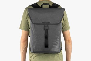 apidura-city-backpack-20l-on-body-1.jpg