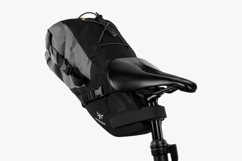 apidura-backcountry-saddle-pack-6l-on-bike-2-1.jpg