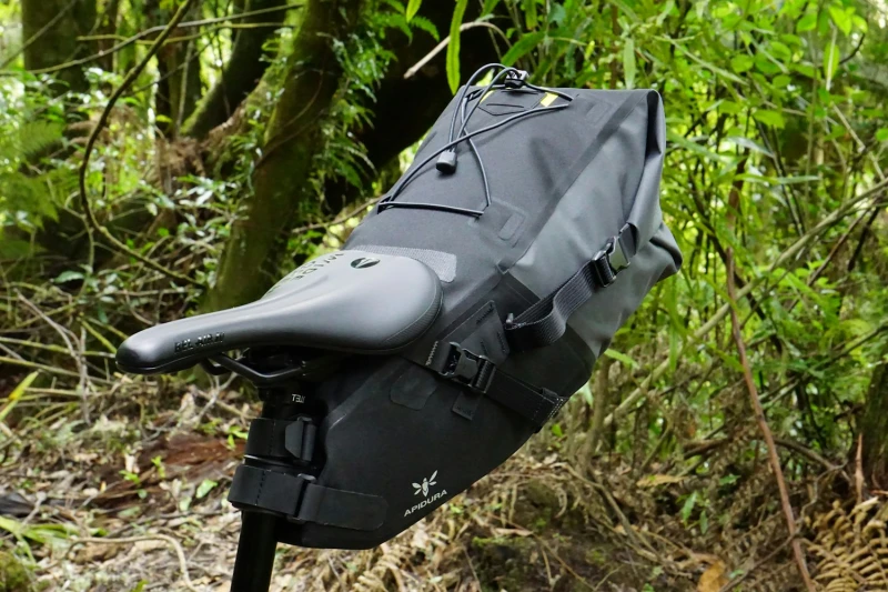 apidura-backcountry-saddle-pack-10l-lifestyle.jpg