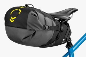 apidura-backcountry-saddle-pack-10l-on-bike-3.jpg