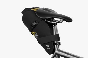 apidura-racing-saddle-pack-5l-on-bike-2-1.jpg