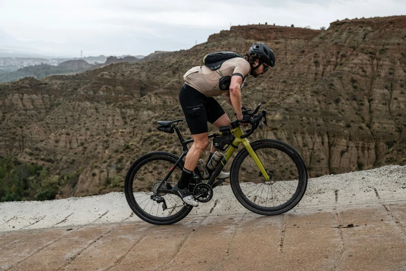 apidura-racing-frame-pack-1l-on-bike-5.jpg