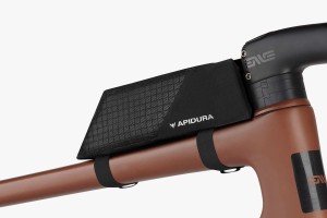 apidura-aero-top-tube-module-on-bike-3.jpg