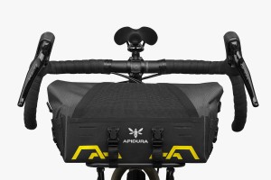 apidura-expedition-front-rack-pack-20l-on-bike-1.jpg