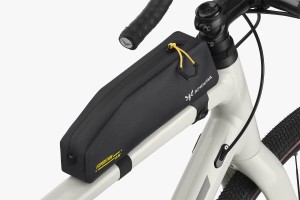 apidura-expedition-top-tube-pack-0.6l-on-bike-2-2.jpg