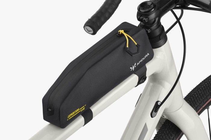 apidura-expedition-top-tube-pack-0.6l-on-bike-2-2.jpg