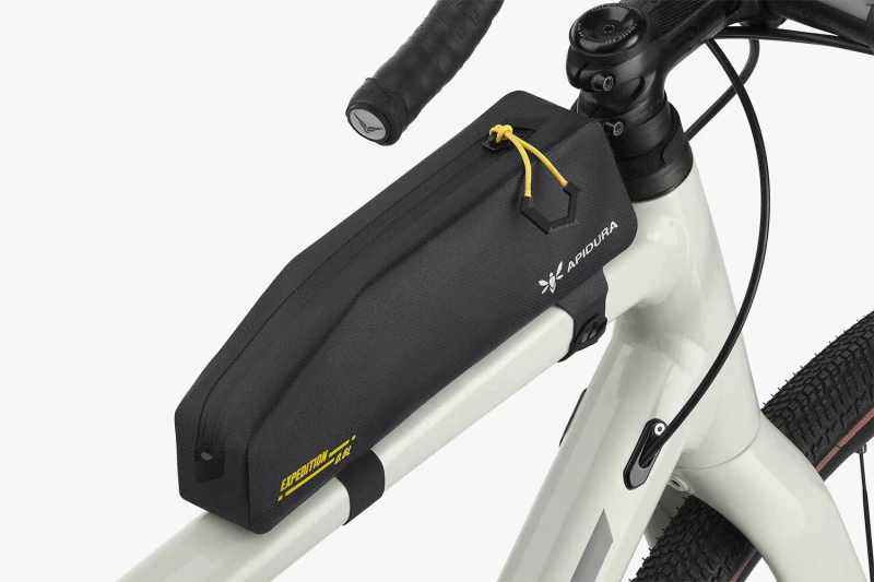 apidura-expedition-top-tube-pack-0.6l-on-bike-2-2.jpg