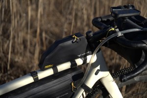 apidura-expedition-top-tube-pack-lifestyle-1.jpg