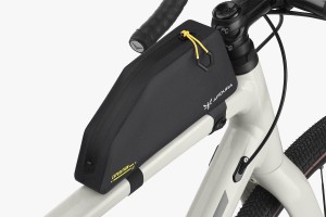 apidura-expedition-top-tube-pack-1l-on-bike-2-2.jpg