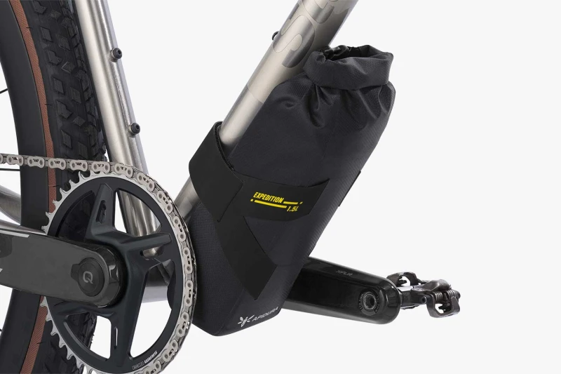 apidura-expedition-downtube-pack-1.5l-on-bike-2.jpg