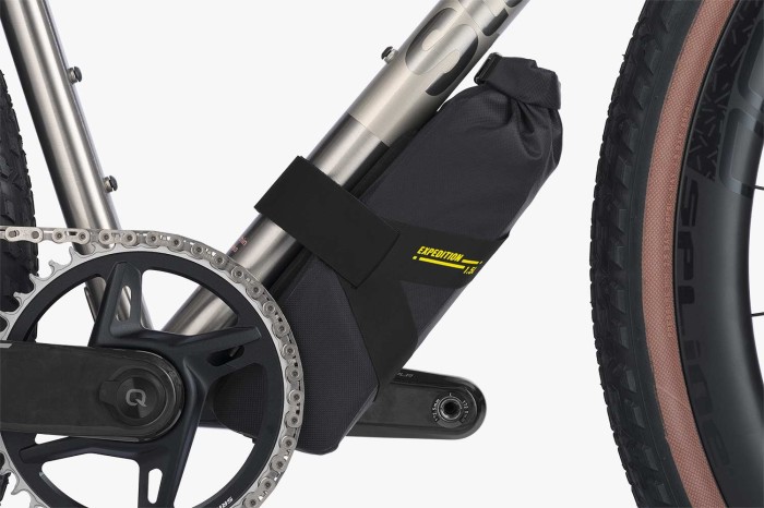 apidura-expedition-downtube-pack-1.5l-on-bike-1.jpg