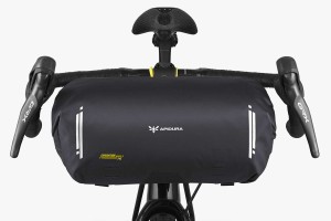 apidura-expedition-handlebar-pack-14l-on-bike-1-1.jpg