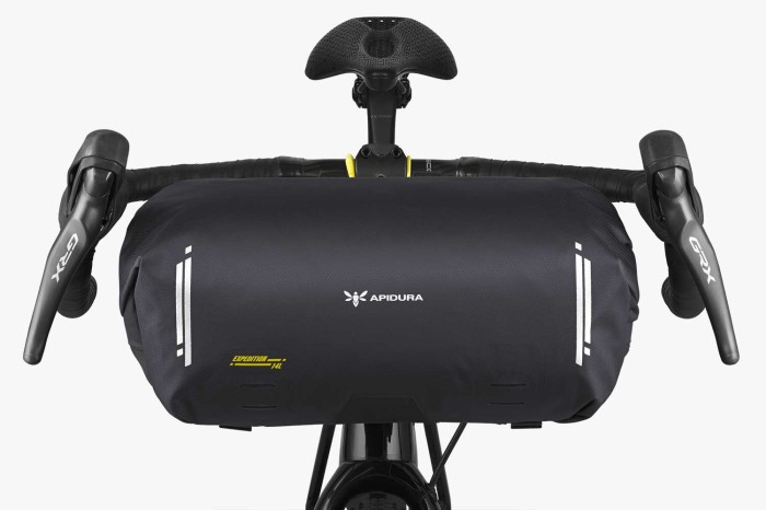 apidura-expedition-handlebar-pack-14l-on-bike-1-1.jpg