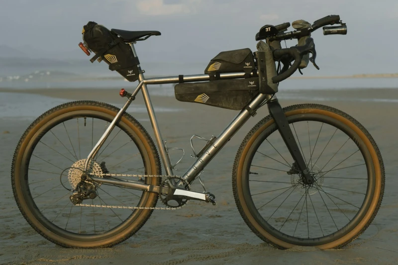 apidura-racing-frame-pack-4l-lifestyle-2.jpg
