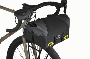 apidura-expedition-front-rack-pack-20l-on-bike-hires-2.jpg
