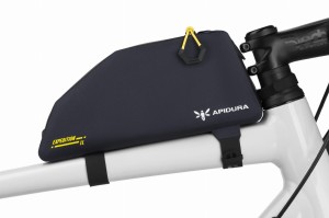 apidura-expedition-top-tube-pack-1l-on-bike-1-hires.jpg.jpg