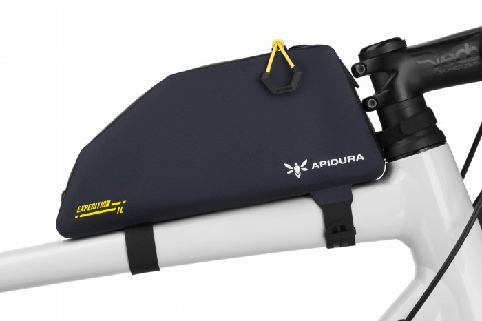 apidura-expedition-top-tube-pack-1l-on-bike-1-hires.jpg.jpg
