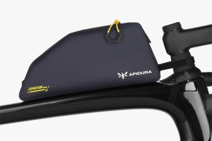 apidura-expedition-bolt-on-top-tube-pack-1l-on-bike-1.jpg