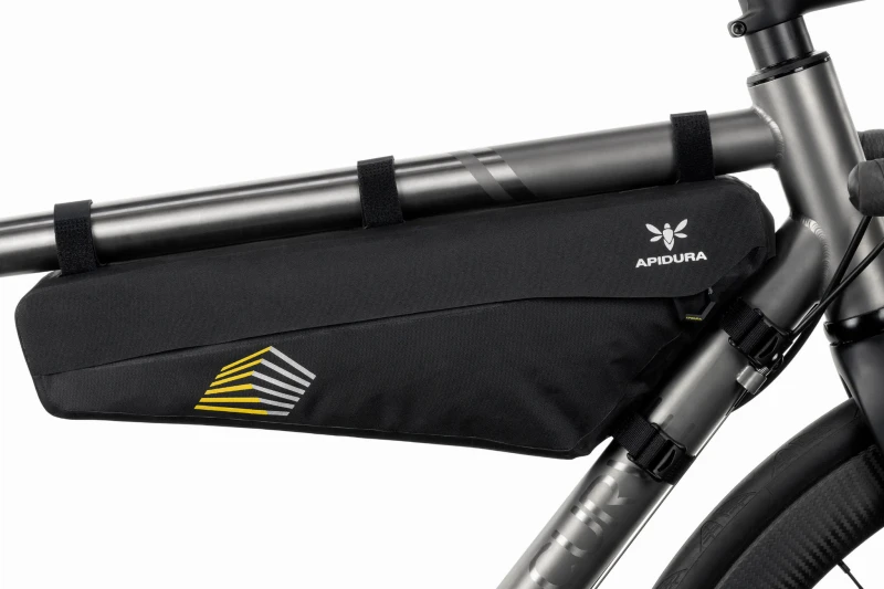 apidura-racing-frame-pack-4l-on-bike-1-hires.jpg