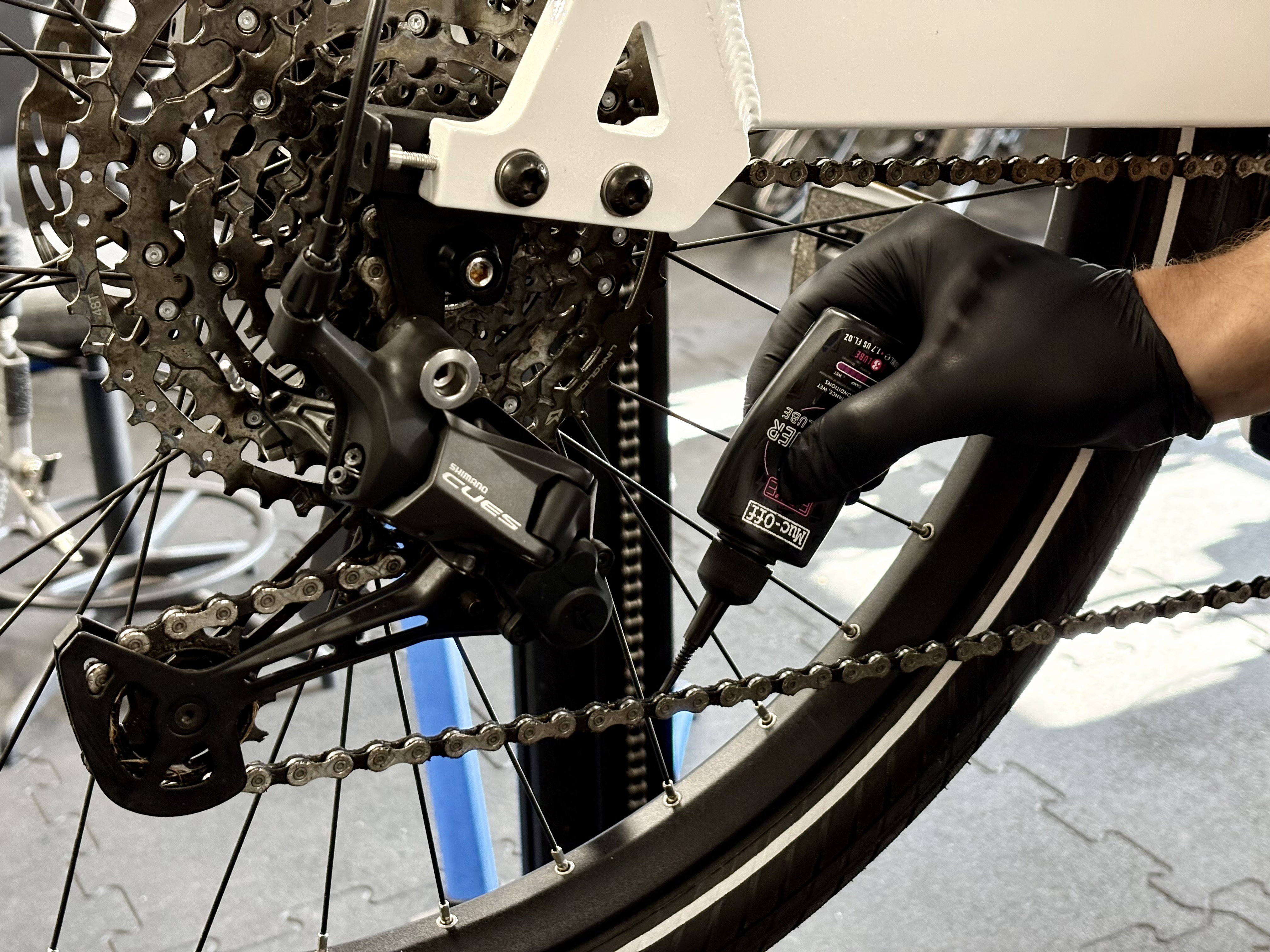 Czyszczenie i smarowanie łańcucha rowerowego