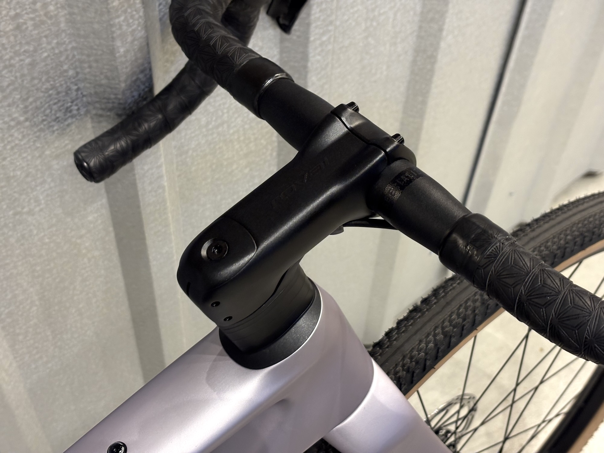 Specialized Crux 5 Comp w kolorze Amethyst Frost – widok z boku
